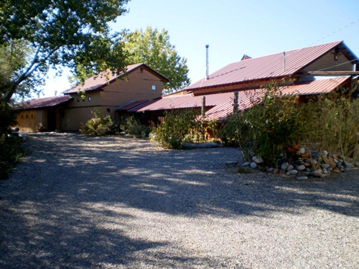 Popular attractions Area Nearby Property